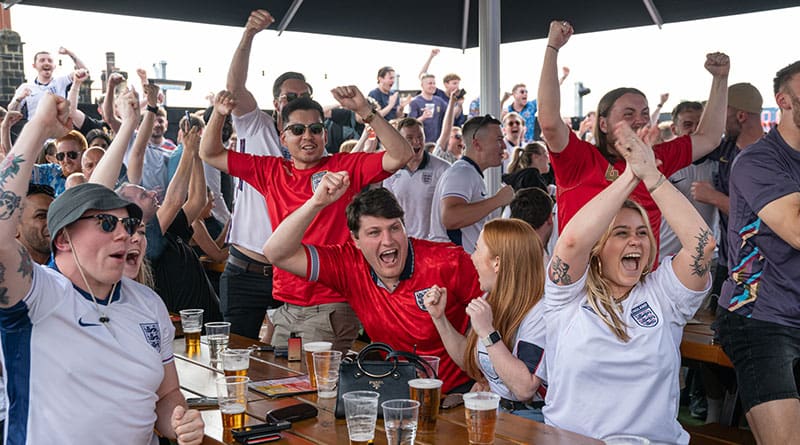 Ambiente de fútbol de la Copa Mundial en pubs y bares world cup football Atmosphere in Pubs and Bars